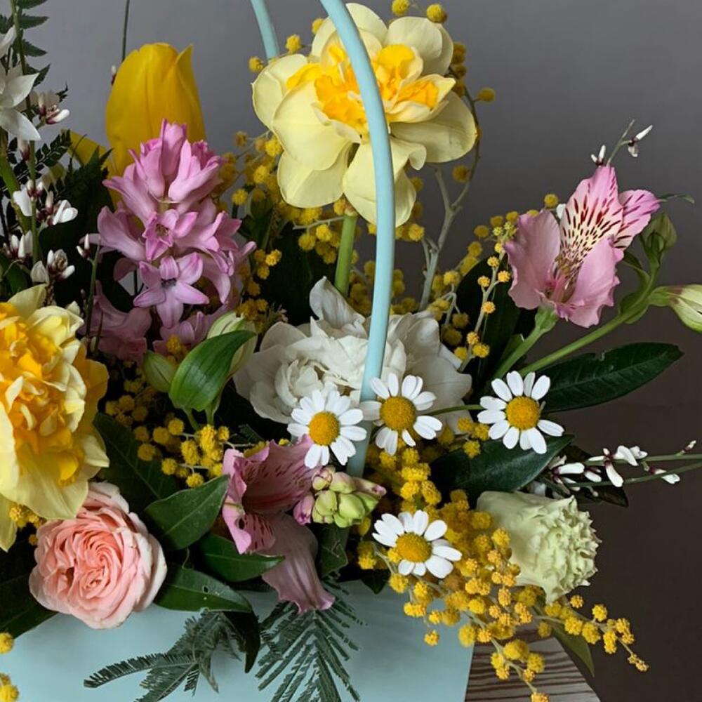 https://content2.flowwow-images.com/data/flowers/1000x1000/00/1677277064_33601400.jpg